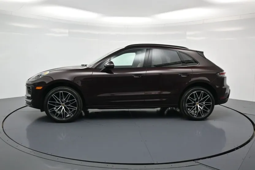 2025 Porsche Macan T photo 1
