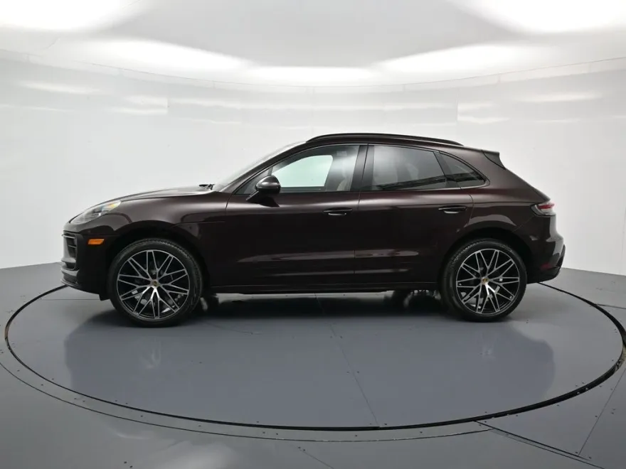 2025 Porsche Macan T photo 1