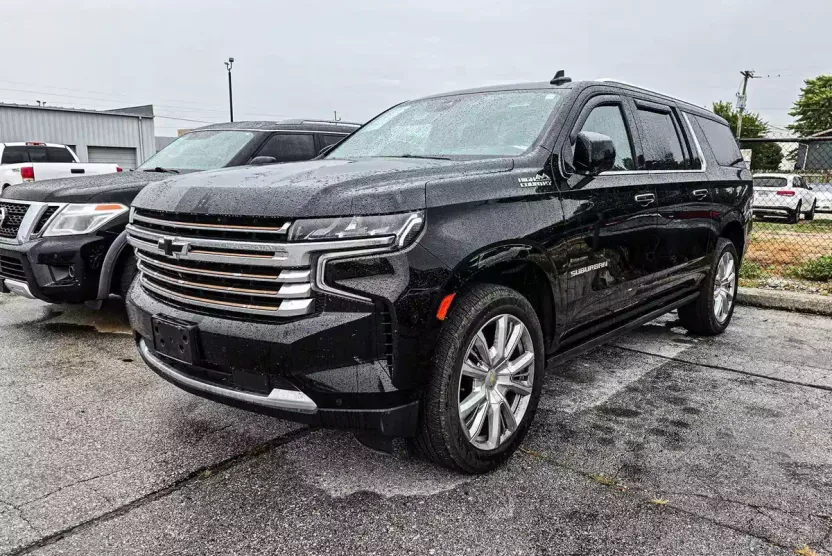 2022 Chevrolet Suburban High Country photo 1