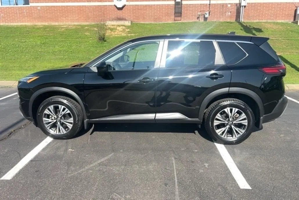 2023 Nissan Rogue SV photo 1