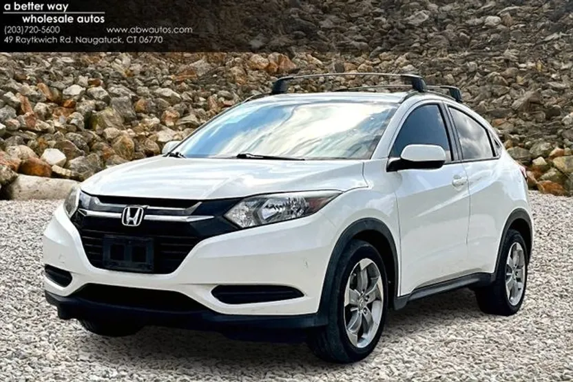 2017 Honda HR-V LX photo 1