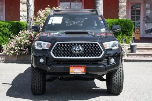 2019 Toyota Tacoma TRD Sport photo 3