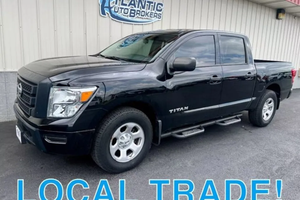 2021 Nissan Titan Crew Cab photo 1
