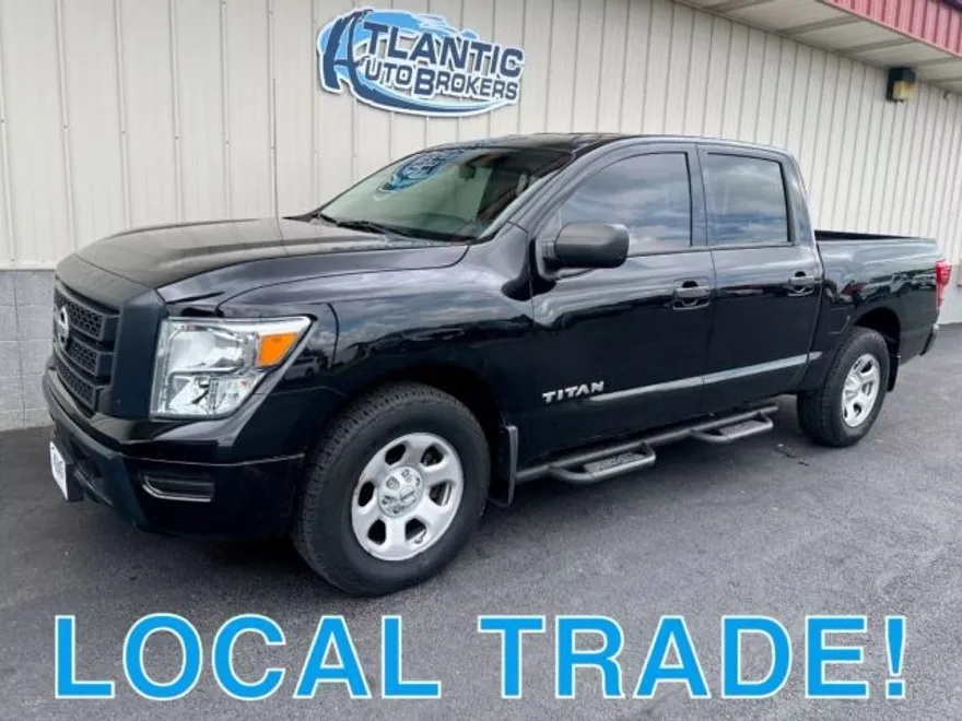 2021 Nissan Titan Crew Cab photo 1