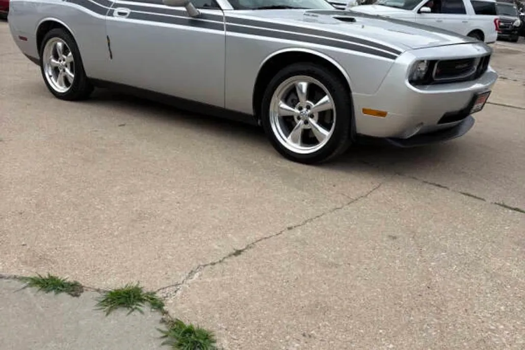 2010 Dodge Challenger R/T photo 1