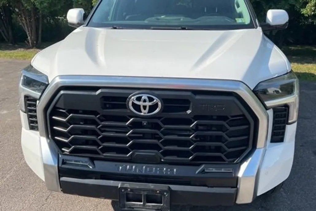 2022 Toyota Tundra Limited photo 1