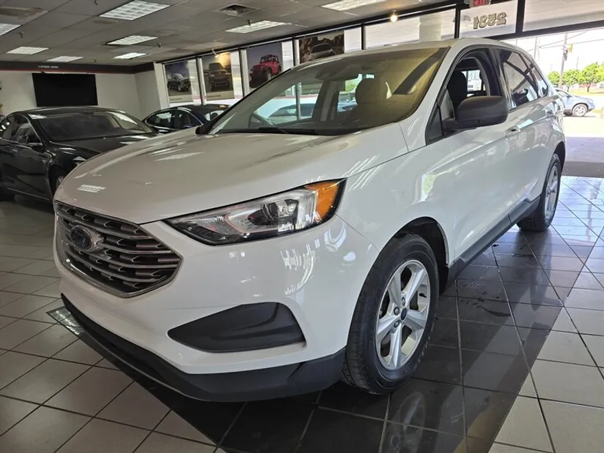 2019 Ford Edge SE photo 1