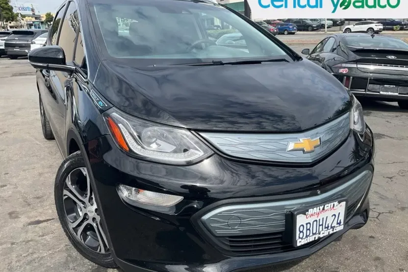 2017 Chevrolet Bolt EV Premier photo 1