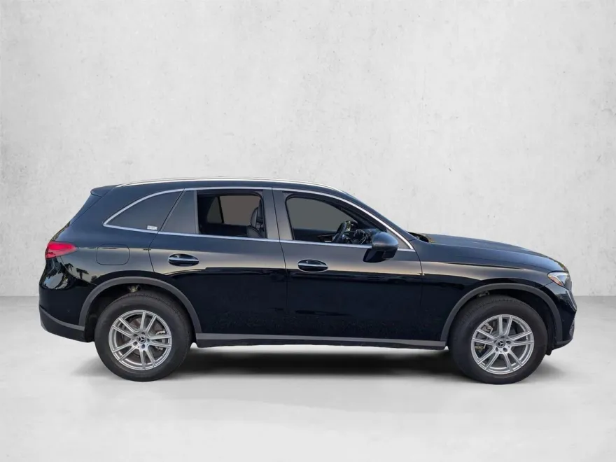 2025 Mercedes Benz GLC 300 photo 1