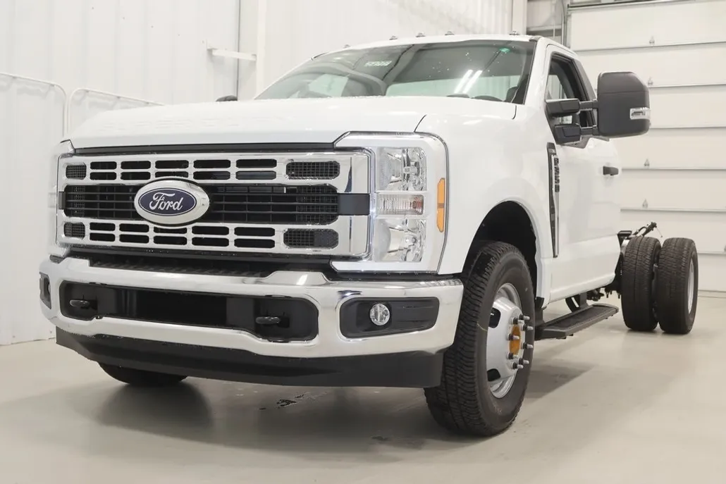 2025 Ford F-350 photo 1