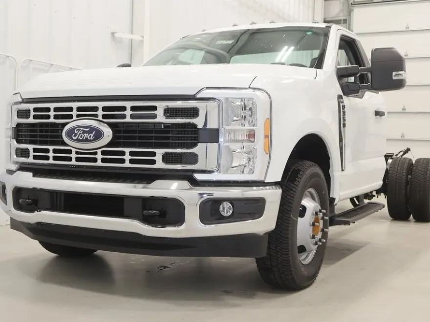 2025 Ford F-350 photo 1