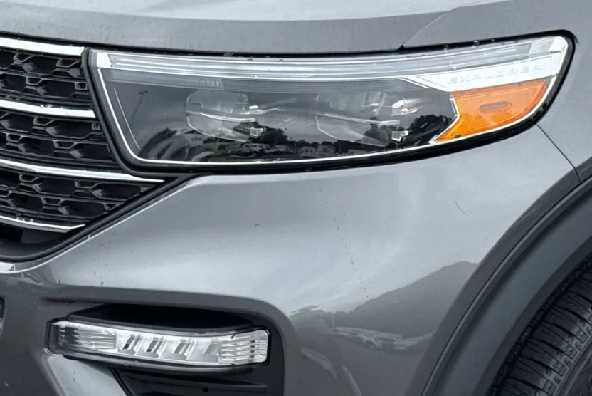2022 Ford Explorer XLT photo 1