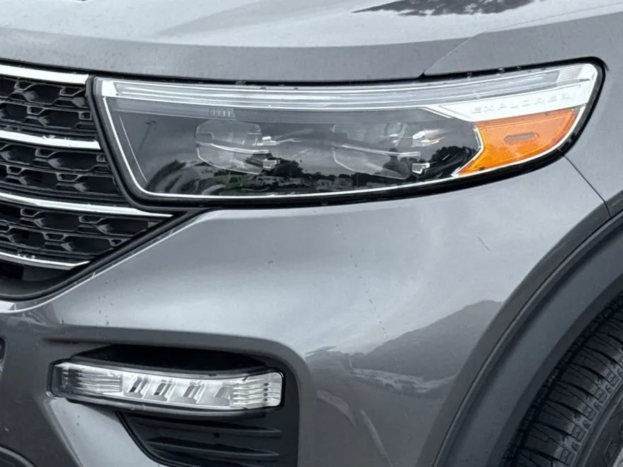 2022 Ford Explorer XLT photo 1