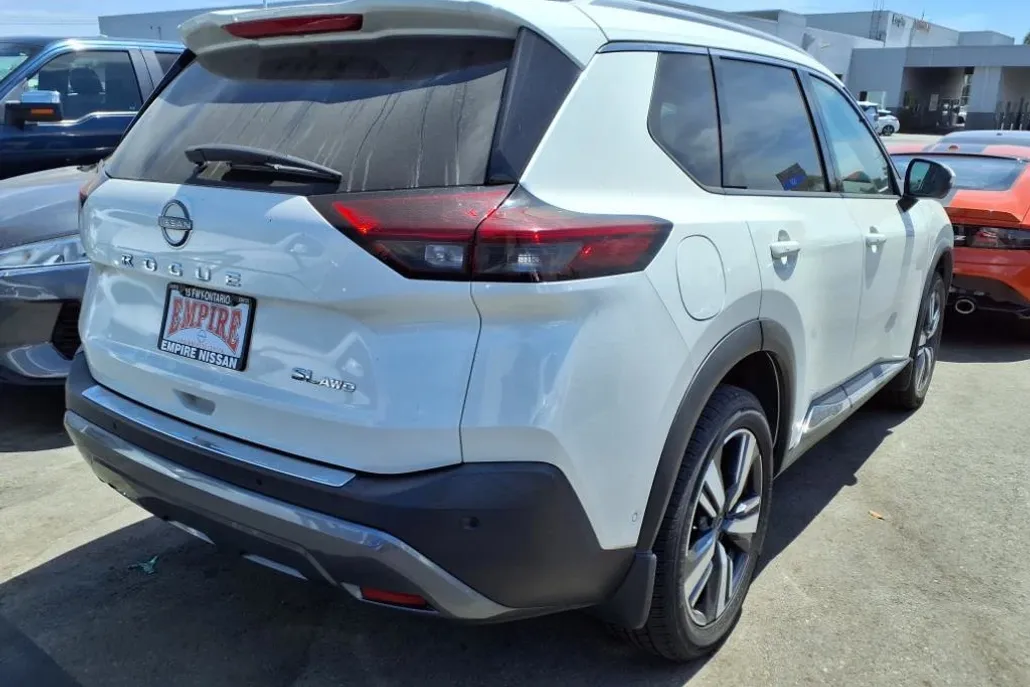 2022 Nissan Rogue SL photo 1
