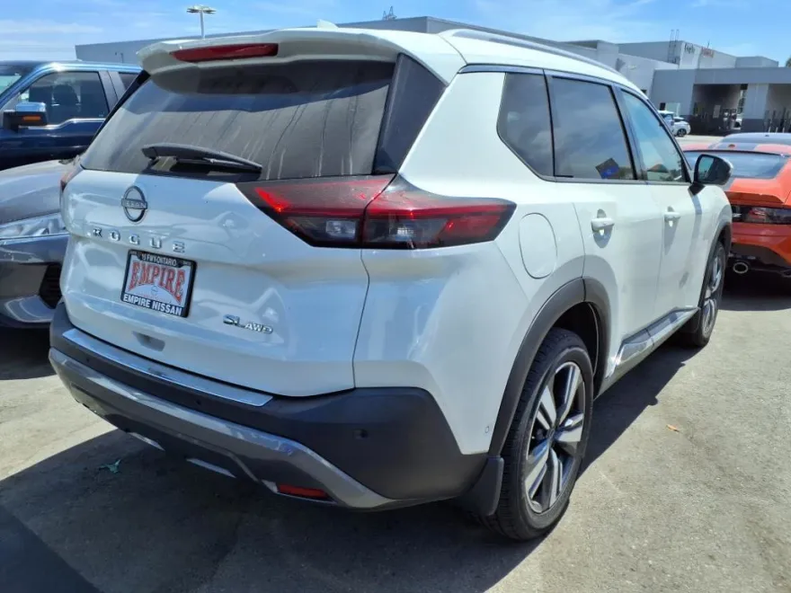 2022 Nissan Rogue SL photo 1