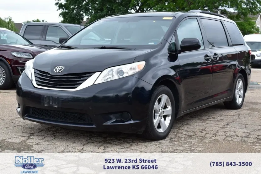 2016 Toyota Sienna L photo 1
