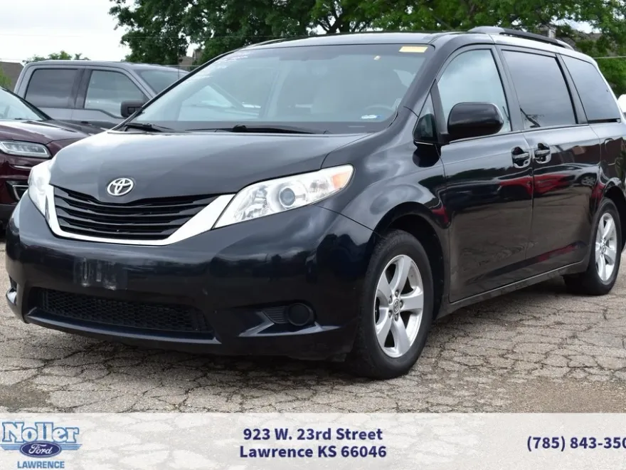 2016 Toyota Sienna L photo 1