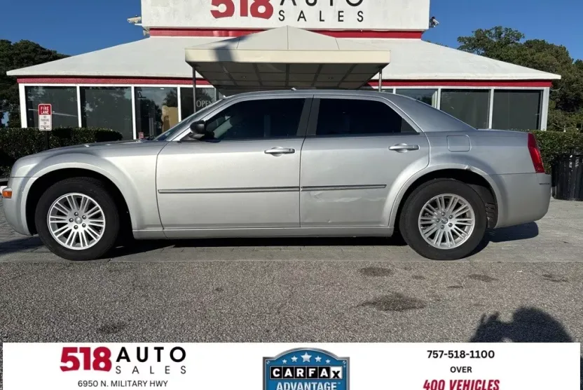 2009 Chrysler 300 Touring photo 1