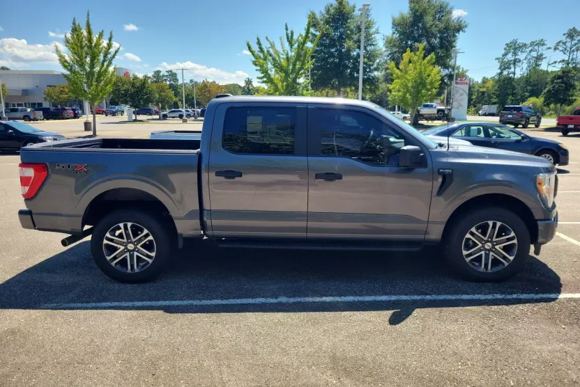 2022 Ford F-150 XL photo 1