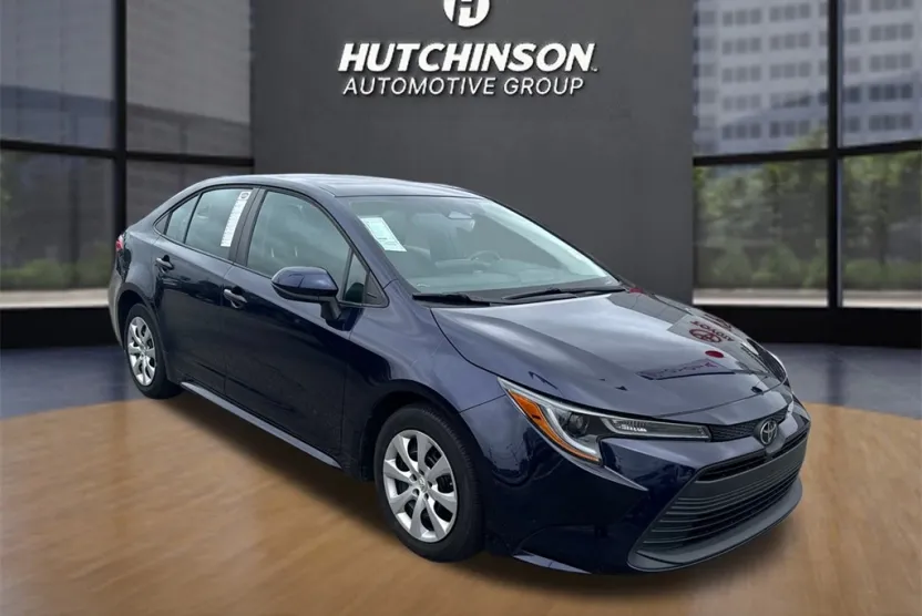 2023 Toyota Corolla LE photo 1