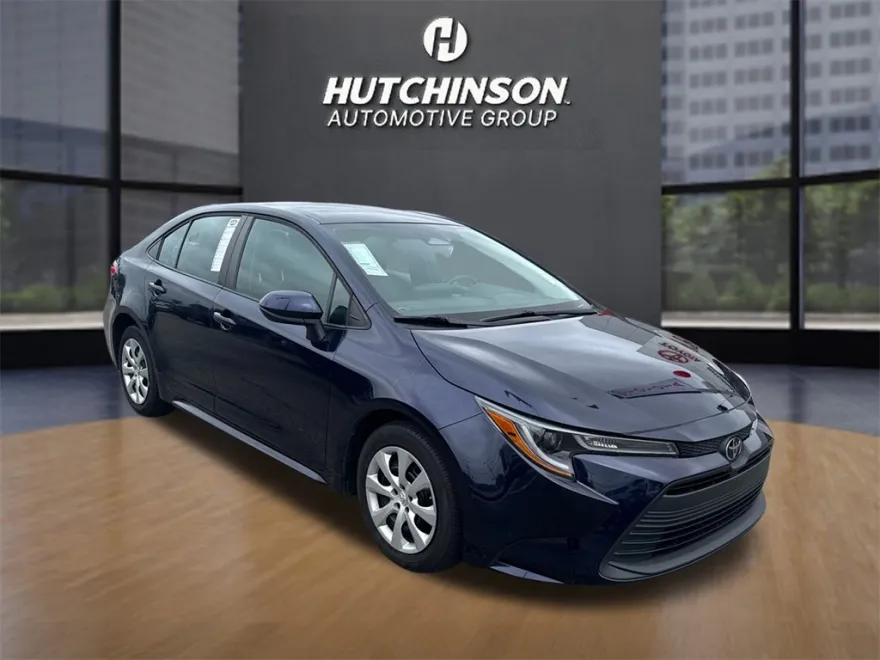 2023 Toyota Corolla LE photo 1