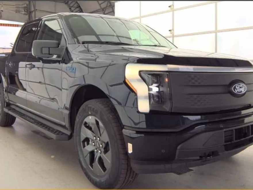 2024 Ford F-150 Lightning photo 1