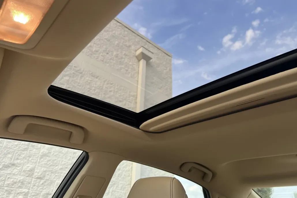 2015 Toyota Avalon Limited photo 1