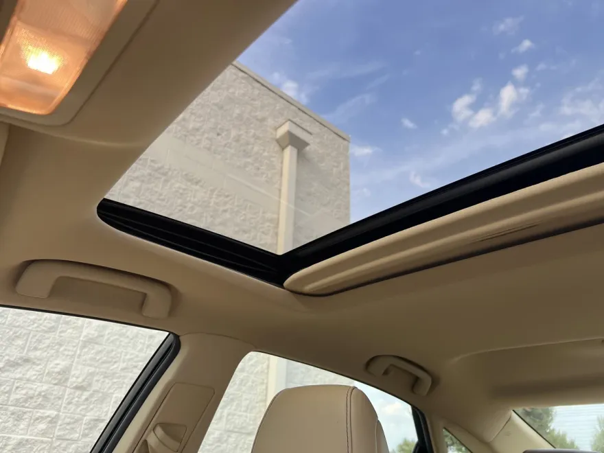 2015 Toyota Avalon Limited photo 1
