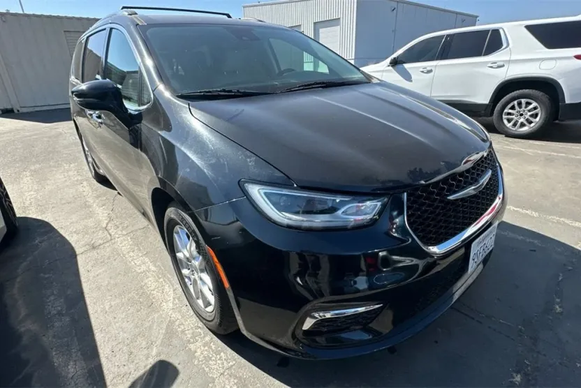 2021 Chrysler Pacifica Touring L photo 1