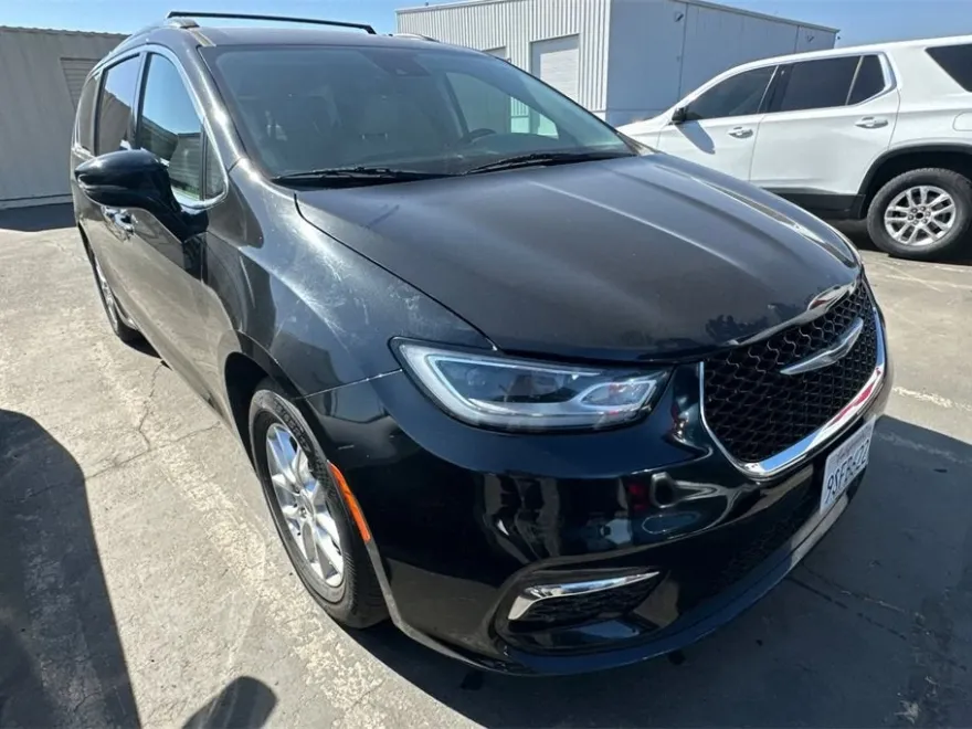 2021 Chrysler Pacifica Touring L photo 1