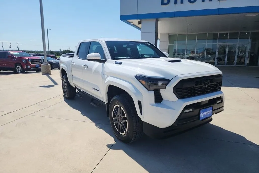 2024 Toyota Tacoma 4x4 TRD Sport photo 1