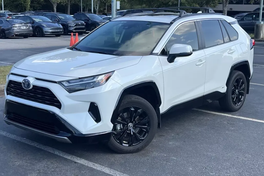 2022 Toyota RAV4 Hybrid SE photo 1