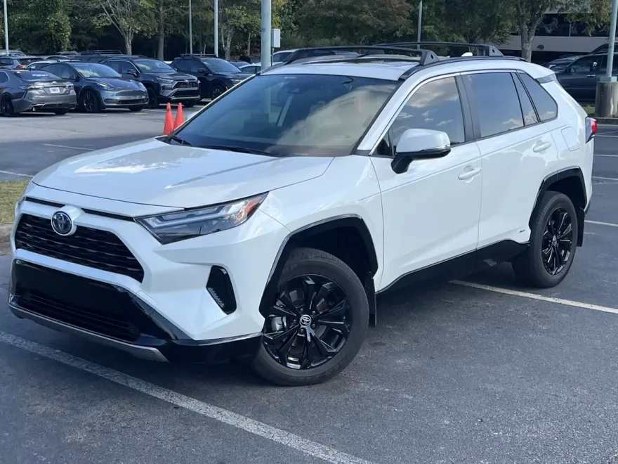 2022 Toyota RAV4 Hybrid SE photo 1