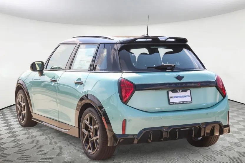 2026 Mini Cooper 4 Door Hardtop S Iconic photo 1