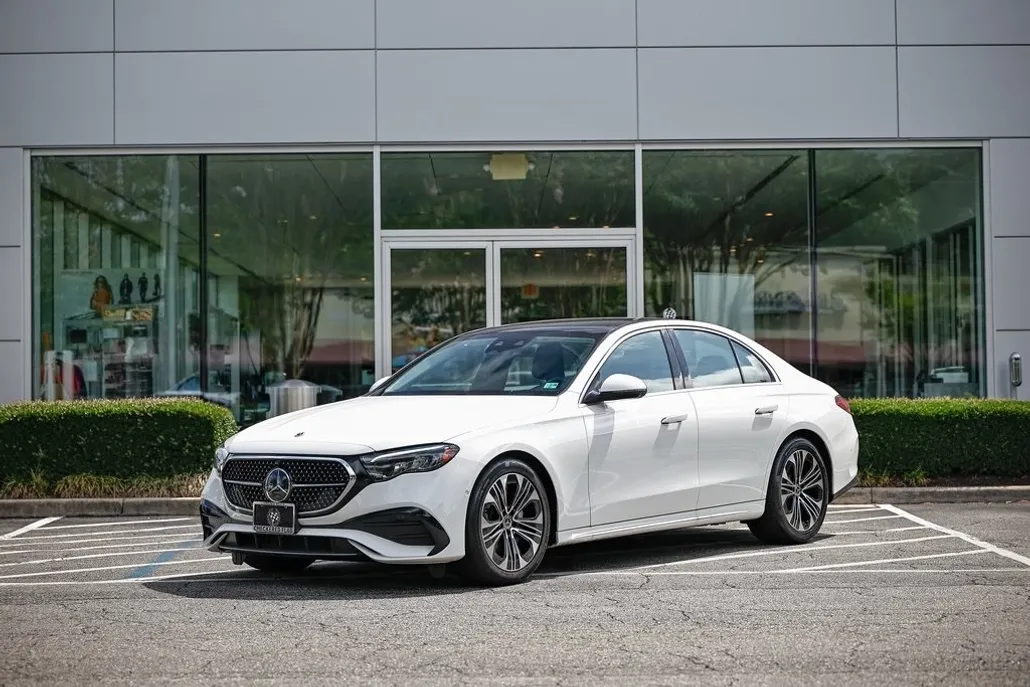 2025 Mercedes Benz E 350 4MATIC photo 1