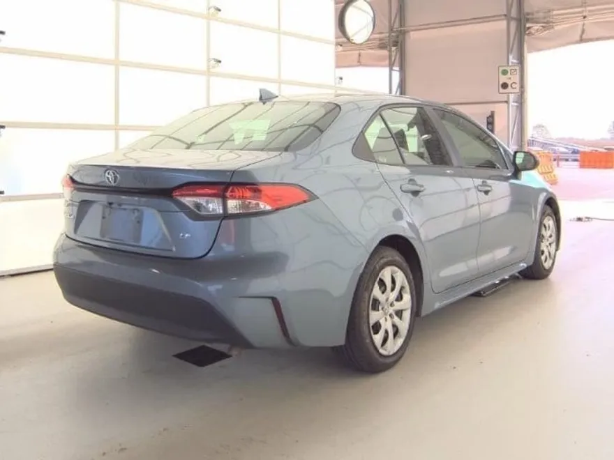 2022 Toyota Corolla LE photo 1