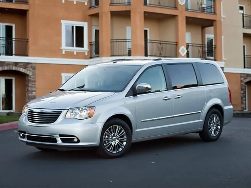 2012 Chrysler Town & Country Touring photo 1