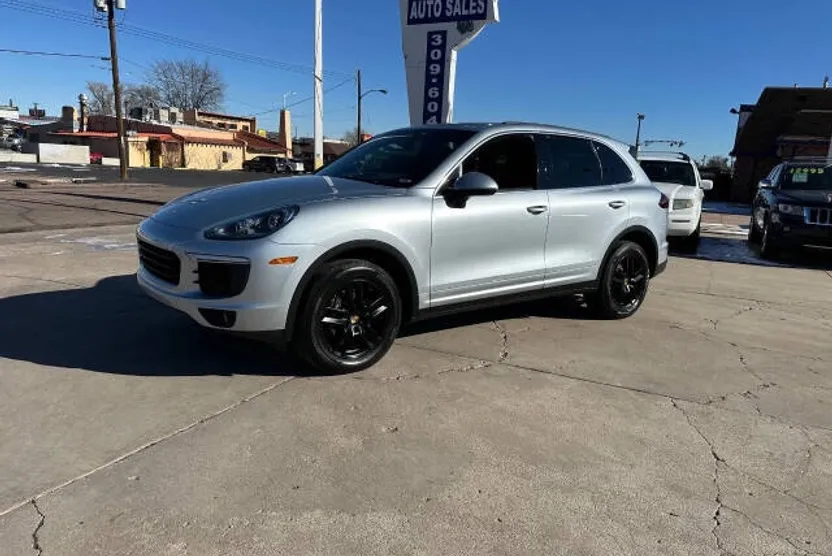2017 Porsche Cayenne Base photo 1