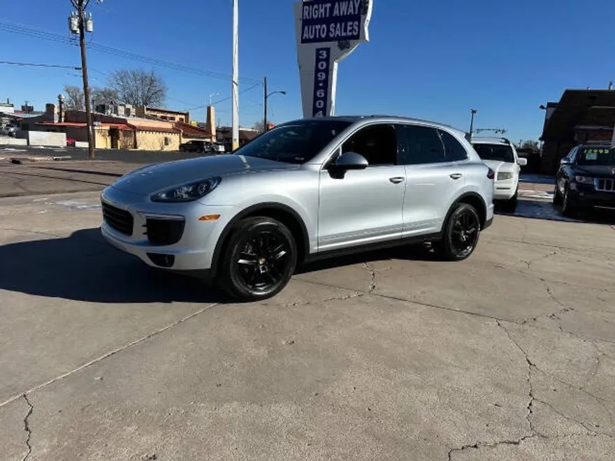 2017 Porsche Cayenne Base photo 1