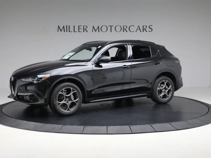 2025 Alfa Romeo Stelvio Sprint Base photo 1