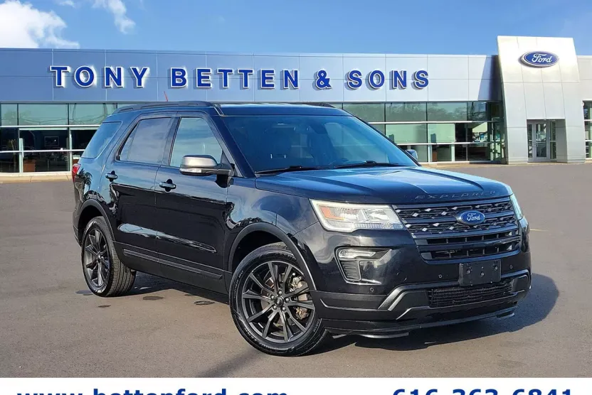 2019 Ford Explorer XLT photo 1
