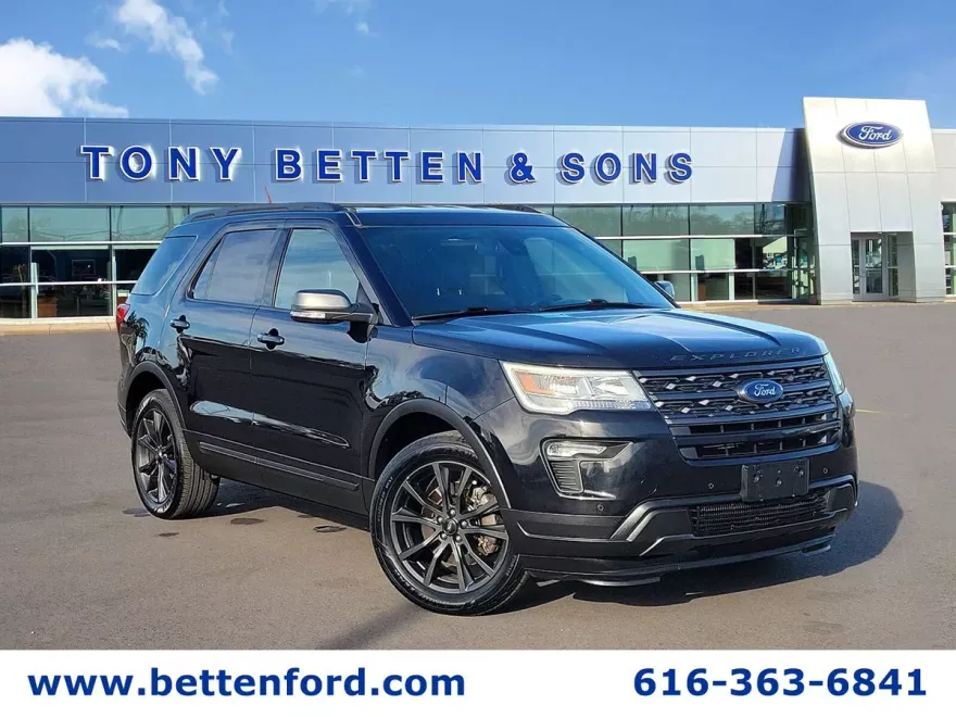 2019 Ford Explorer XLT photo 1