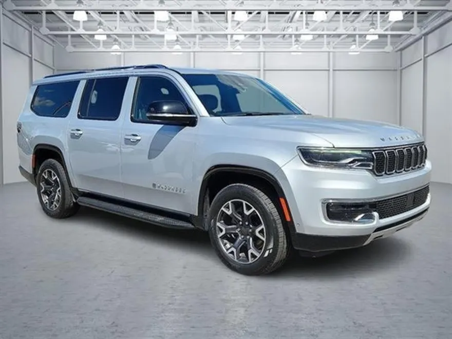 2023 Jeep Wagoneer L Series III photo 1