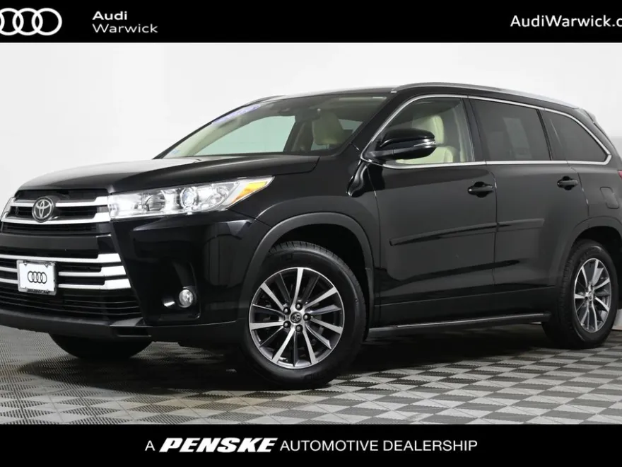 2019 Toyota Highlander XLE photo 1