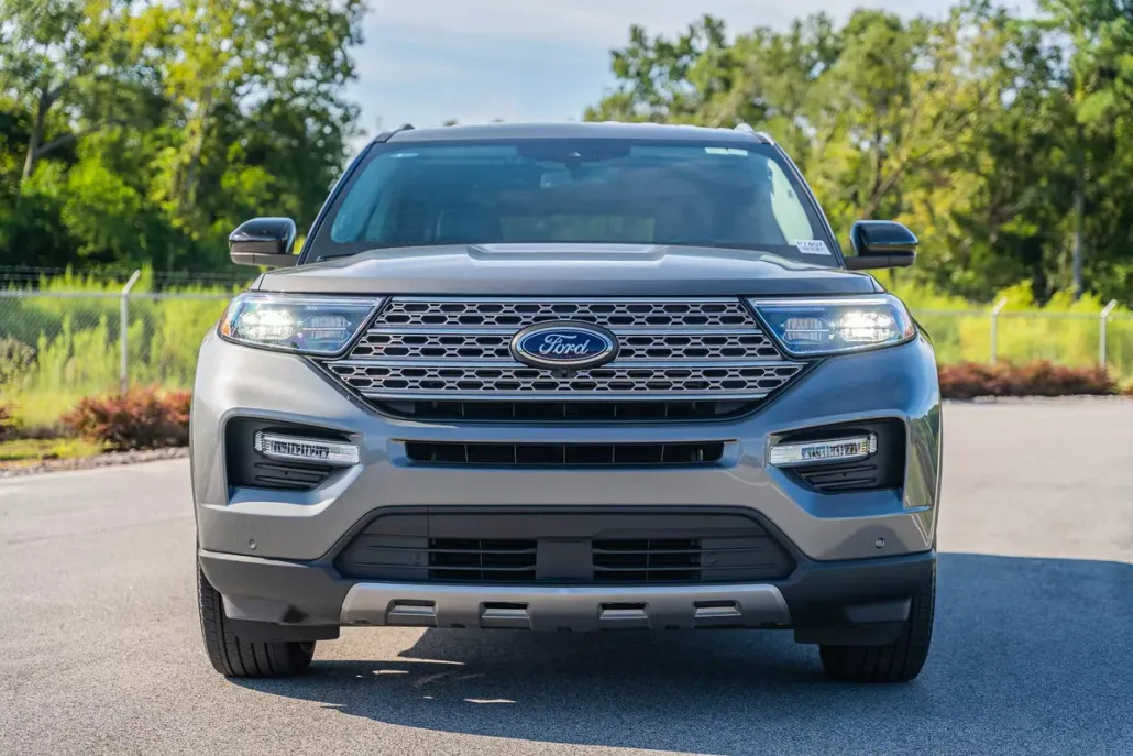2023 Ford Explorer Limited photo 1