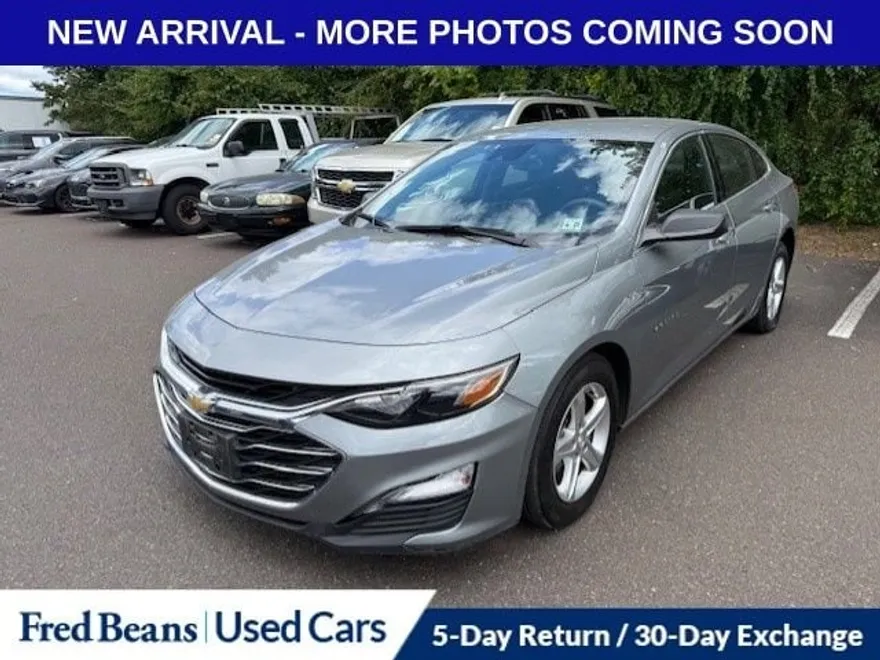 2023 Chevrolet Malibu LS photo 1