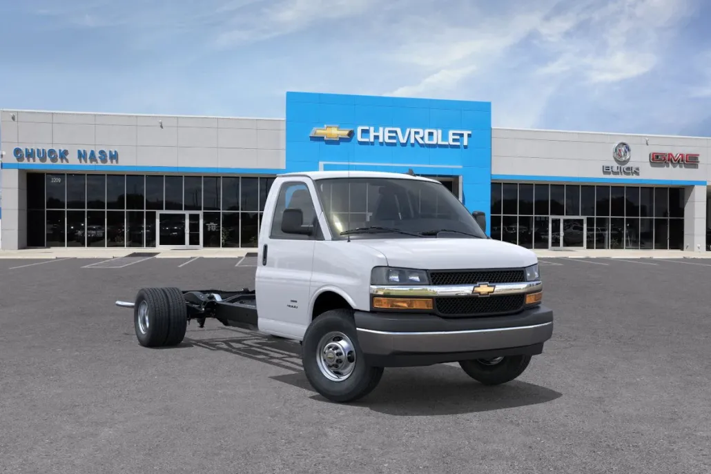 2025 Chevrolet Express Cutaway 3500 photo 1