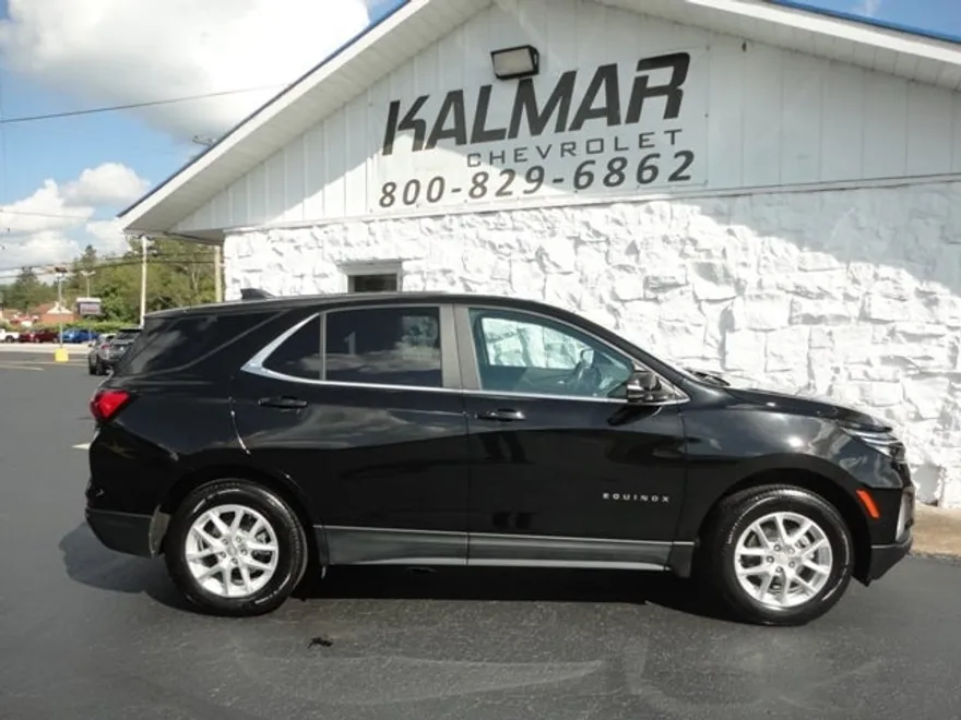 2022 Chevrolet Equinox LT photo 1