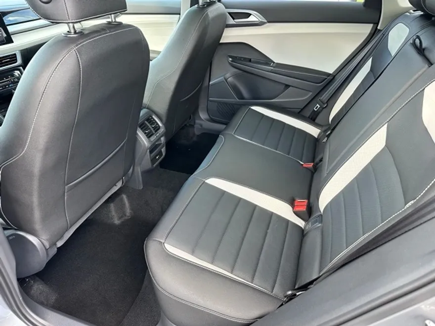 2025 Volkswagen Taos SEL photo 1