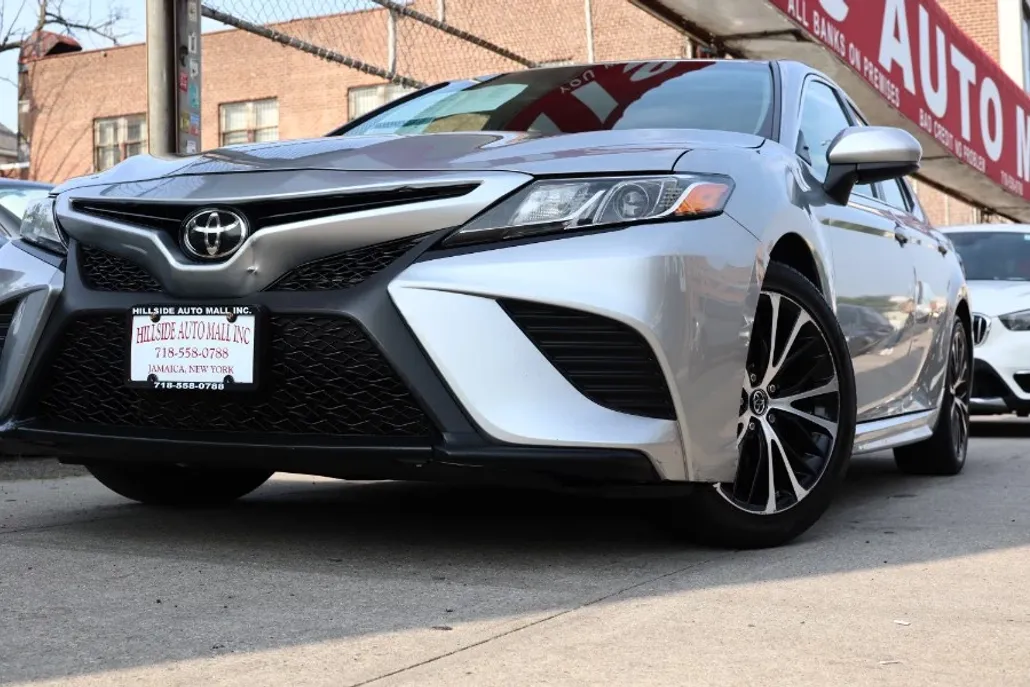 2018 Toyota Camry L photo 1